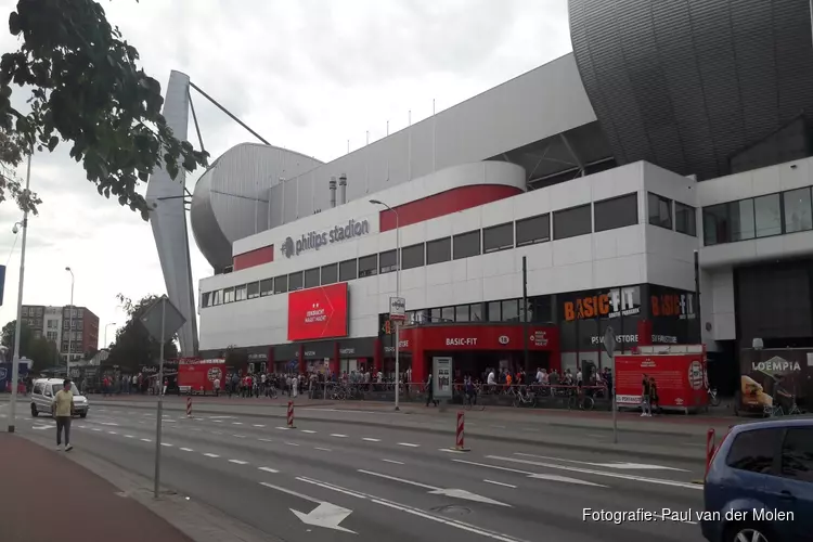 PSV niet langs tiental van Benfica en veroordeeld tot Europa League