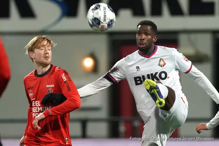 Telstar met tien man naar punt in Helmond